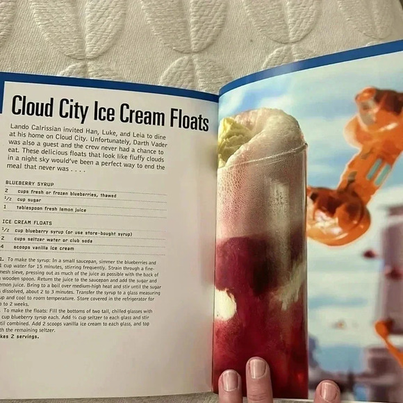 The Star Wars Cookbook! Super fun kid recipes inspired by the franchise! - Picture 6 of 7